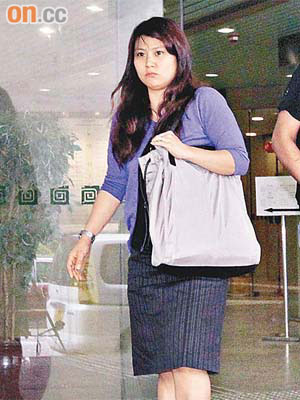 女被告鍾秀娟涉嫌在女廁內非禮一名女子。