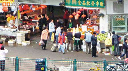 東亞運後 故態復萌<br>東亞運過後，食環署疏於執法，商戶隨即故態復萌，一片亂象。