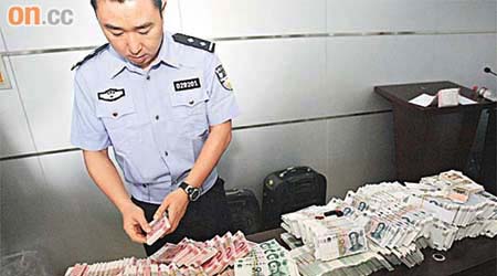 內地警方近年破獲多個偽鈔集團，檢獲大批假鈔。
