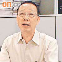 身兼區議員的恆安邨業主立案法團主席鄭則文講述風波因由。