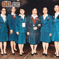蔡太（左三）搞歌詞創作比賽宣揚禁毒，女童軍多位核心高層齊表支持。