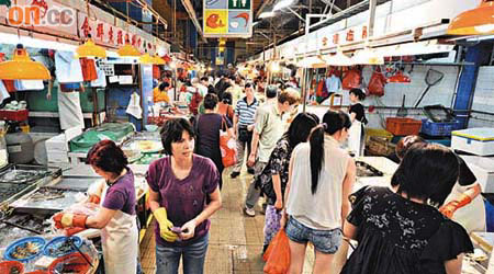 北河街街市內的海鮮檔已停售帶子。	（黃仲民攝）