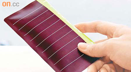 Flexio太陽能收音機可以放入小筆袋。
