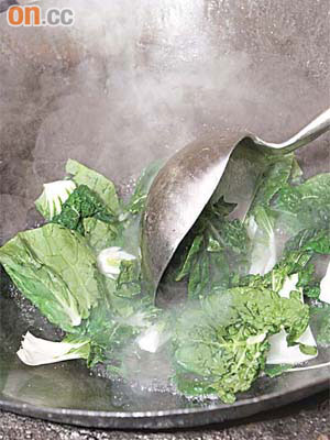 白菜所含的「芥子酶素」，可在煮食過程中分解。