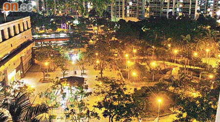 本港一些公園晚上長時間開啟路燈，形成光污染。