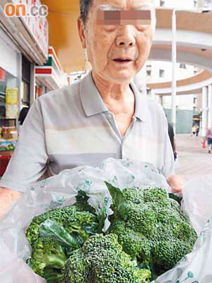 陳伯指出，五元西蘭花要吃足三餐。