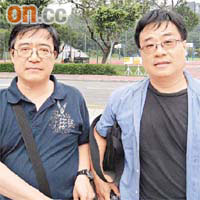 劉先生（右）說前來看女神像當作消遣，劉先生（左）指校方拒擺放神像是「擦鞋」。