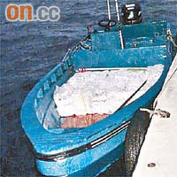 水警於六月二日在大埔赤門海面破獲總值十四萬四千元的走私六合彩報。