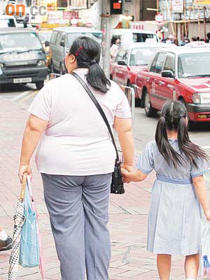 調查發現九成八肥胖兒童的家長低估子女的體重狀況，拖延了控制體重的措施。	（資料圖片）