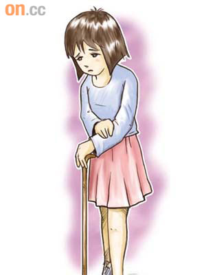 有年輕女患者因誤用重藥而導致骨枯，結果三十出頭已要用拐杖走路。