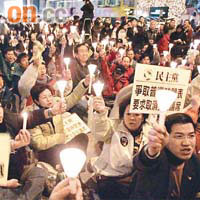 中央憂慮若政改方案再被否決，會令激進勢力在香港社會進一步抬頭，影響港府餘下兩年任期甚至下屆政府管治。	（資料圖片）