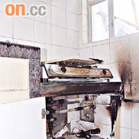 起火廚房爐底廚櫃被燒毀。	（陳錦昌攝）