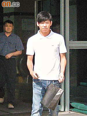 被告江世安承認非法上載兩首陳奕迅新歌，昨獲判無條件釋放。