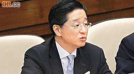 朱仁毅表示，銀行的內部指引沒有規定產品的銷售地點。