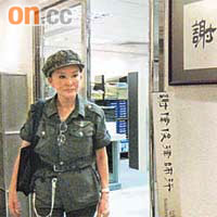 謝偉俊搬office搞到七國咁亂，白姐姐做「阿四」<img src='/font/c8cf_5nbk.gif' border='0'/>到實。	（嚴少阡攝）