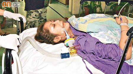 誤飲美沙酮的女子昏迷，被送上病房留醫。	（鄭家如攝）