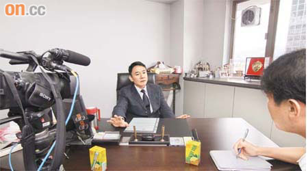 林炳昌昨首天上班接受本報獨家專訪，坦言辦公室四年沒有變化。