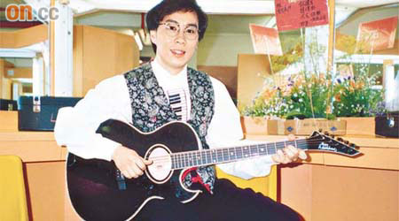 蔡國權是八十年代著名創作歌手。