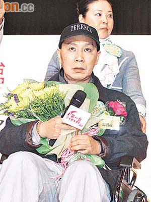 蔡國權車禍受傷後要坐輪椅，但他沒有放棄並獲頒「再生勇士」獎。