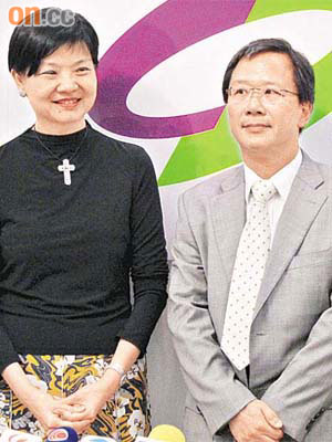 郭家麒（右）入黨，話暫時唔諗選舉問題。	（呂浩然攝）