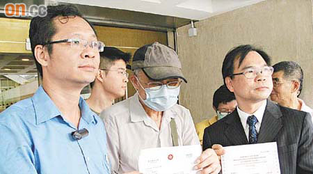 游文輝（中）申領綜援被拒，早前入稟高等法院獲判勝訴。