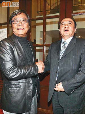 詹培忠（右）與黃毓民（左）在最低工資草案委員會的出席率都不合格。	（資料圖片）
