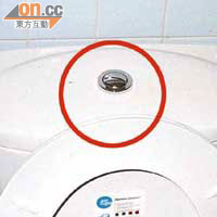 水廁拉掣（紅圈）向被視為含菌量高危點。