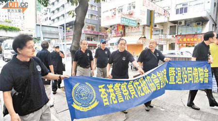 香港警察員佐級協會退役同僚聯會遊行撐現職前線警務人員公正執法。