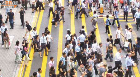 香港市民的個人私隱先後被八達通和多間銀行出賣，毫無保障。