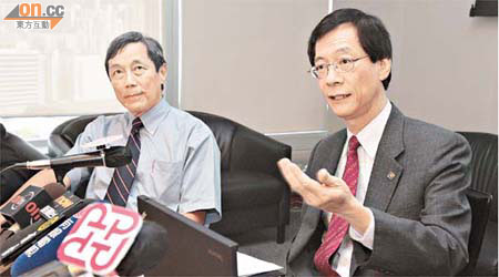 廖約克（左）、唐偉章（右）均指理大管理附屬公司的做法需要改善。	（蘇文傑攝）