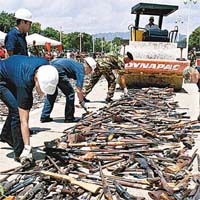 委國警方每年都銷毀數以千計的非法槍枝，顯示當地槍械問題嚴重。	（資料圖片）