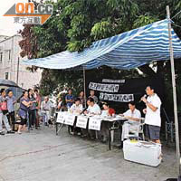 數十名新圍村村民昨出席申訴大會，希望政府介入事件。