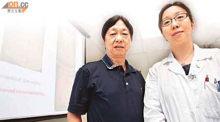 黃先生（左）直腸癌康復，生活與正常人無異。右為李奉儀醫生。	（霍振鋒攝）