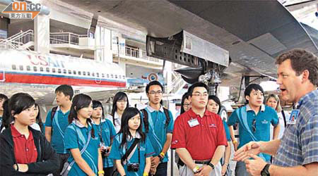 「飛躍理想計劃」的香港、三藩市及溫哥華學員上周到美國西雅圖的航空博物館參觀。