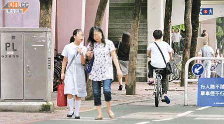 上水新運路單車徑上常有行人，有可能觸犯法例而被檢控。