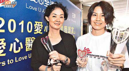 古慧敏（左）及嚴惠玲用心服務病人，獲嘉許為愛心醫護人員。	（鍾麗珊攝）