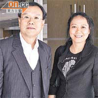 義助鄧綺瑜的大律師郭錦焜（左）及周美儀（右），指社署有責任將退回的租金發放給綜援戶。