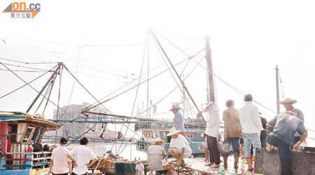 深滬鎮的漁民雖然被下令「封口」，但對日本的霸道均感憤怒。	（特派記者福建傳真）