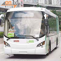 九巴引入全港首部「超級電容巴士」，在車廠作實地測試。	（麥潤田攝）