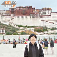 蔡素玉上月同班舊同學勇闖西藏珠峰等地。