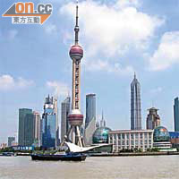 上海經濟發展迅速，與香港的航運需求大增。