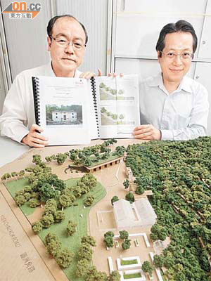 馮檢基（左）及李浩然（右）均對「王屋綠苑」計劃落選感到失望。	（羅錦鴻攝）