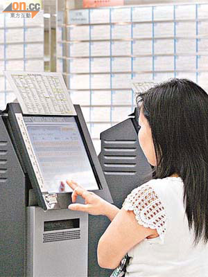 九龍城區不設就業中心，求職者只能使用區內三部終端機查閱空缺資料。