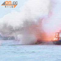 新聞處公布火警被救熄後，肇事貨櫃於早上六時四十五分再次爆炸。	（無綫畫面）