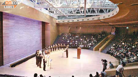 演藝學院的天幕劇院昨日正式開幕，共有六百座位。	（蘇文傑攝）
