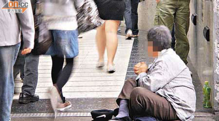 本港街頭常會出現年老或殘疾乞丐行乞。