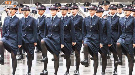 女警在日常執勤肩負重責。
