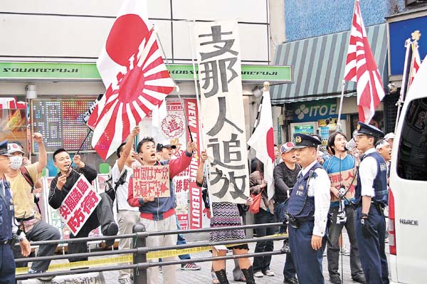 內地多個地市民眾上街參與反日示威 1004-00176-004b1