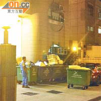 晚上垃圾站變身代客泊車停車場，職員更協助以垃圾桶遮掩汽車。