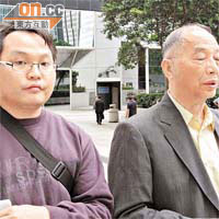 的士司機陳文健（左）昨在的士小巴權益大聯盟主席黎銘洪陪同下入稟。